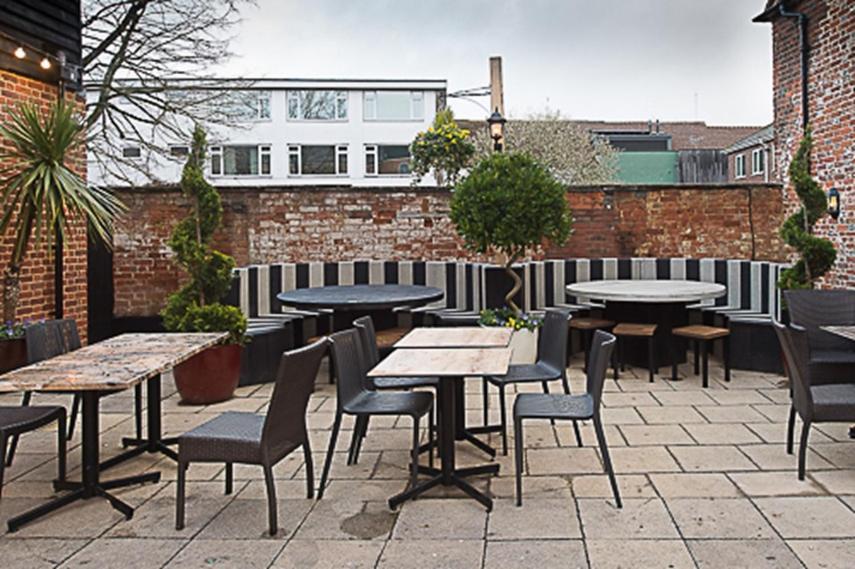 The Hatchet Inn Wetherspoon Newbury  Exterior photo